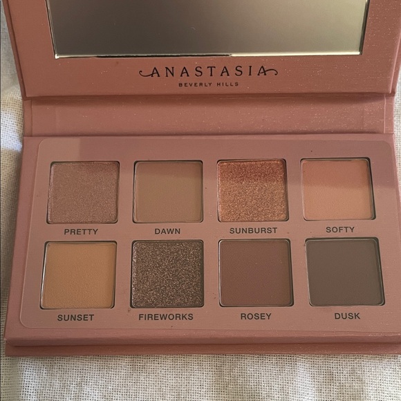 Anastasia Beverly Hills Other - Anastasia Beverly Hills Eyeshadow Palette - Pretty & Sunburst